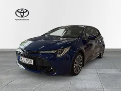 Mörkblå Begagnad 2019 Toyota Corolla Hybrid Halvkombi | 209 900 kr (Marknadspris)