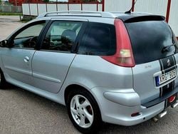 Ljusgrå (silver) Begagnad 2006 Peugeot 206 Kombi | 29 900 kr (Marknadspris)