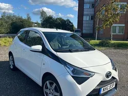 Vit Begagnad 2021 Toyota Aygo X-play Halvkombi | 112 000 kr (Marknadspris)