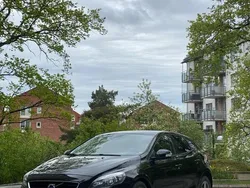 Svart Begagnad 2016 Volvo V40 Kinetic Kombi | 155 000 kr (Lite dyr)