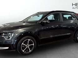 Grå (grey) Begagnad 2023 Kia Niro SUV | 329 900 kr (Marknadspris)