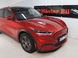 Röd Begagnad 2021 Ford Mustang Mach-E Trend SUV | 499 900 kr