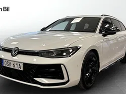 Vit Begagnad 2024 VW Passat R-line Kombi | 499 900 kr