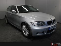 Ljusgrå (grå) Begagnad 2010 BMW 118 Advantage Halvkombi | 69 900 kr (Marknadspris)