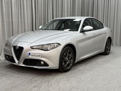 Grå Begagnad 2016 Alfa Romeo Giulia Sedan | 159 900 kr (Marknadspris)