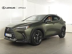 Grön (urban khaki/ hazel) Begagnad 2024 Lexus NX450h+ Executive Line SUV | 619 900 kr (Marknadspris)