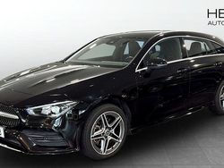 Svart (black) Begagnad 2022 Mercedes CLA250e Shooting Brake AMG Kombi | 329 900 kr (Marknadspris)