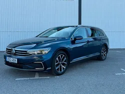 Blå Begagnad 2021 VW Passat GTE Kombi | 224 900 kr (Marknadspris)