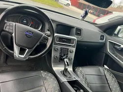 Vit Begagnad 2018 Volvo V60 Kinetic Kombi | 200 000 kr (Marknadspris)