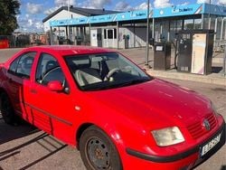 Röd Begagnad 2000 VW Bora Trendline Sedan | 18 000 kr