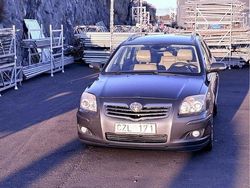 Grå Begagnad 2006 Toyota Avensis Kombi | 37 000 kr (Marknadspris)