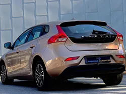 Brun Begagnad 2016 Volvo V40 Kombi | 139 900 kr (Marknadspris)