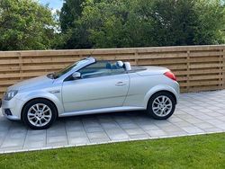 Grå Begagnad 2005 Opel Tigra Sport Cab | 30 000 kr (Bra pris)