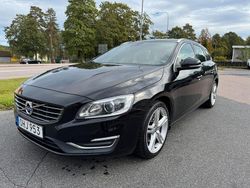 Svart Begagnad 2016 Volvo V60 Summum Kombi | 159 900 kr (Marknadspris)
