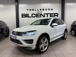Vit Begagnad 2018 VW Touareg R-line SUV | 259 900 kr