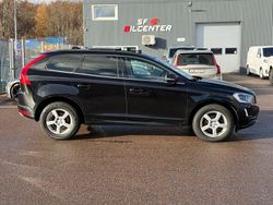 Svart Begagnad 2016 Volvo XC60 SUV | 118 900 kr (Marknadspris)