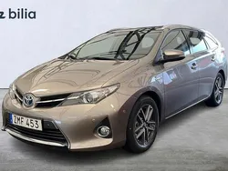 Grå Begagnad 2014 Toyota Auris Touring Sports Executive Kombi | 139 000 kr (Marknadspris)