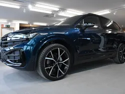 Mörkblå Ny 2025 VW Touareg R-line SUV | 1 078 800 kr (Dyr)