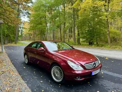 Röd Begagnad 2005 Mercedes CLS500 Sportkupé | 139 000 kr