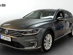 Mörkgrå Begagnad 2017 VW Passat Executive Kombi | 199 900 kr (Marknadspris)