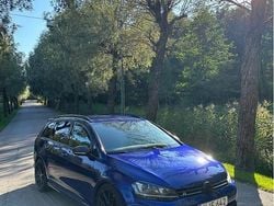 Blå Begagnad 2017 VW Golf VII R Kombi | 239 000 kr (Marknadspris)