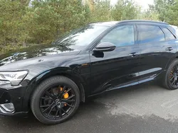 Svart Begagnad 2022 Audi e-tron S-Line SUV | 459 000 kr (Marknadspris)