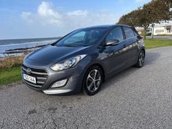 Mörkgrå Begagnad 2016 Hyundai i30 Comfort Halvkombi | 109 000 kr (Lite dyr)