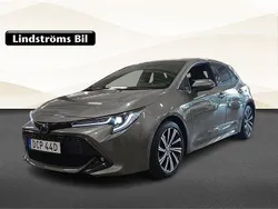 Grön Begagnad 2020 Toyota Corolla Hybrid Style Halvkombi | 244 900 kr (Marknadspris)