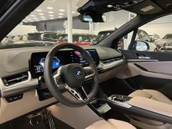 Svart Ny 2024 BMW 230e Active Tourer M Sport Minibuss | 647 200 kr