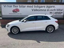 Vit Begagnad 2023 Audi A3 Sportback Comfort Halvkombi | 217 000 kr (Marknadspris)