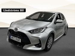 Silver Begagnad 2024 Toyota Yaris Hybrid Style Halvkombi | 275 000 kr
