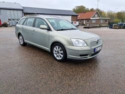 Ljusgrön Begagnad 2004 Toyota Avensis Kombi | 39 500 kr (Marknadspris)