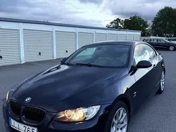 Svart Begagnad 2009 BMW 320 Comfort Edition Sportkupé | 90 000 kr (Marknadspris)