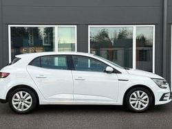 Vit Begagnad 2021 Renault Mégane IV Halvkombi | 119 400 kr (Marknadspris)