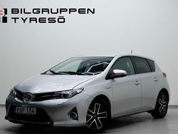 Silver Begagnad 2015 Toyota Auris Halvkombi | 129 900 kr (Marknadspris)