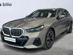 Grå Begagnad 2024 BMW 530e M Sport Kombi | 689 900 kr (Marknadspris)