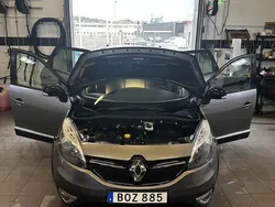 Grå Begagnad 2014 Renault Scénic III Bose Edition Minibuss | 69 000 kr (Marknadspris)