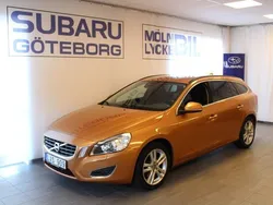 Brun Begagnad 2011 Volvo V60 Momentum Kombi | 114 900 kr (Marknadspris)