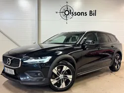 Svart Begagnad 2021 Volvo V60 CC Kombi | 259 800 kr (Marknadspris)