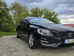 Svart Begagnad 2015 Volvo V60 Summum Kombi | 134 990 kr (Marknadspris)