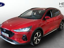 Röd Begagnad 2022 Ford Focus Active Halvkombi | 199 900 kr (Marknadspris)