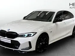 Vit (white) Begagnad 2022 BMW 330e M Sport Sedan | 464 700 kr (Dyr)