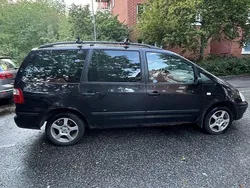 Svart Begagnad 2004 Ford Galaxy Minibuss | 10 000 kr