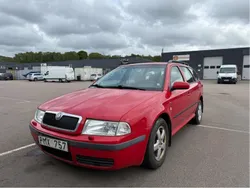 Röd Begagnad 2003 Skoda Octavia Tour Kombi | 4 900 kr (Superpris)