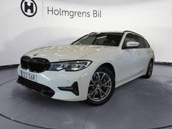 Vit Begagnad 2020 BMW 330e Sport Line Kombi | 279 900 kr (Lite dyr)