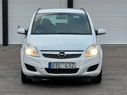 Vit Begagnad 2008 Opel Zafira Minibuss | 29 900 kr