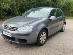 Mörkgrå Begagnad 2005 VW Golf IV Trendline Halvkombi | 19 900 kr (Bra pris)
