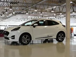 Vit (frozen white solid) Begagnad 2024 Ford Puma Gen-E ST-Line SUV | 279 800 kr