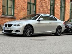 Grå Begagnad 2007 BMW 330 M Sport Sportkupé | 149 800 kr (Lite dyr)