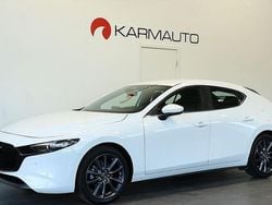 Vit Ny 2025 Mazda 3 Center-Line Halvkombi | 333 900 kr (Marknadspris)